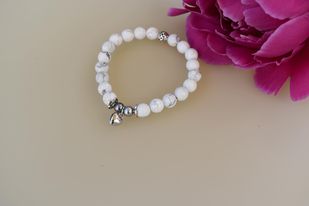 Howlite the calming stone